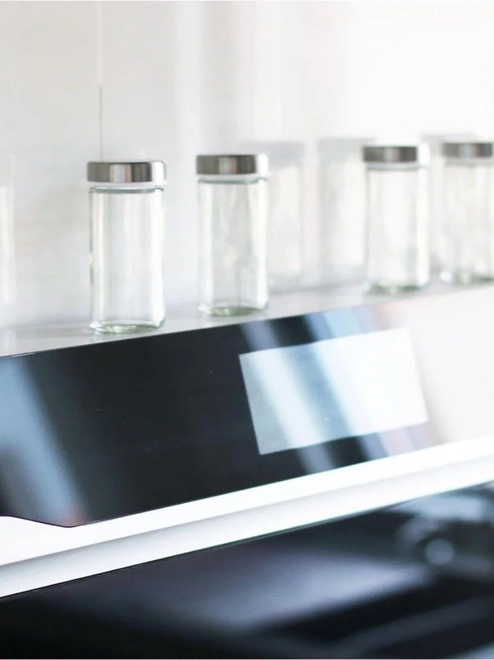 Tianifa Set of 4 3 Oz Glass Spice Jars with Silver Lids